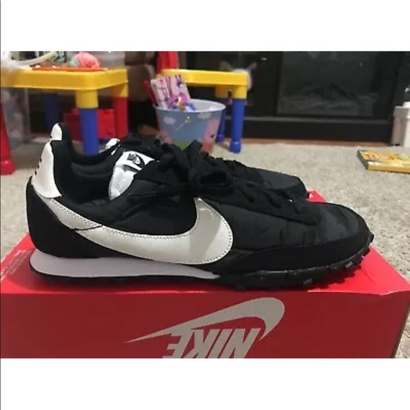 nike waffle racer black and white